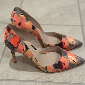 Brand new Louise et Cie floral satin pump size 9